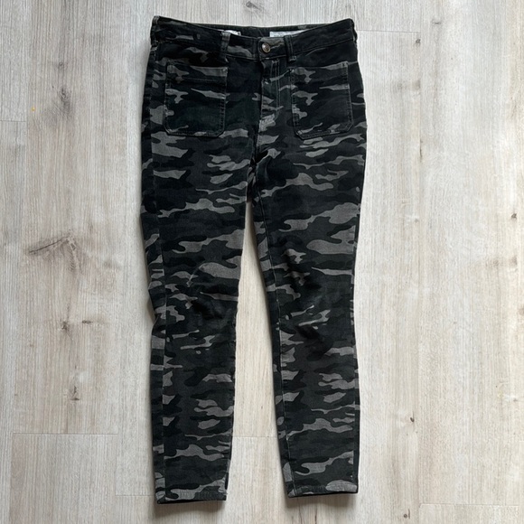 Pilcro and the Letterpress Pants - Pilcro and the Letterpress Camo Skinny Pants - Black and Gray